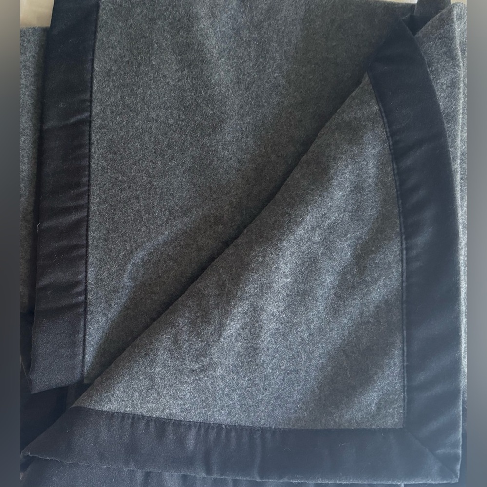 RH Luxe Cashmere Blanket 50“x70“w/Black border in Graphite color. New with Tags